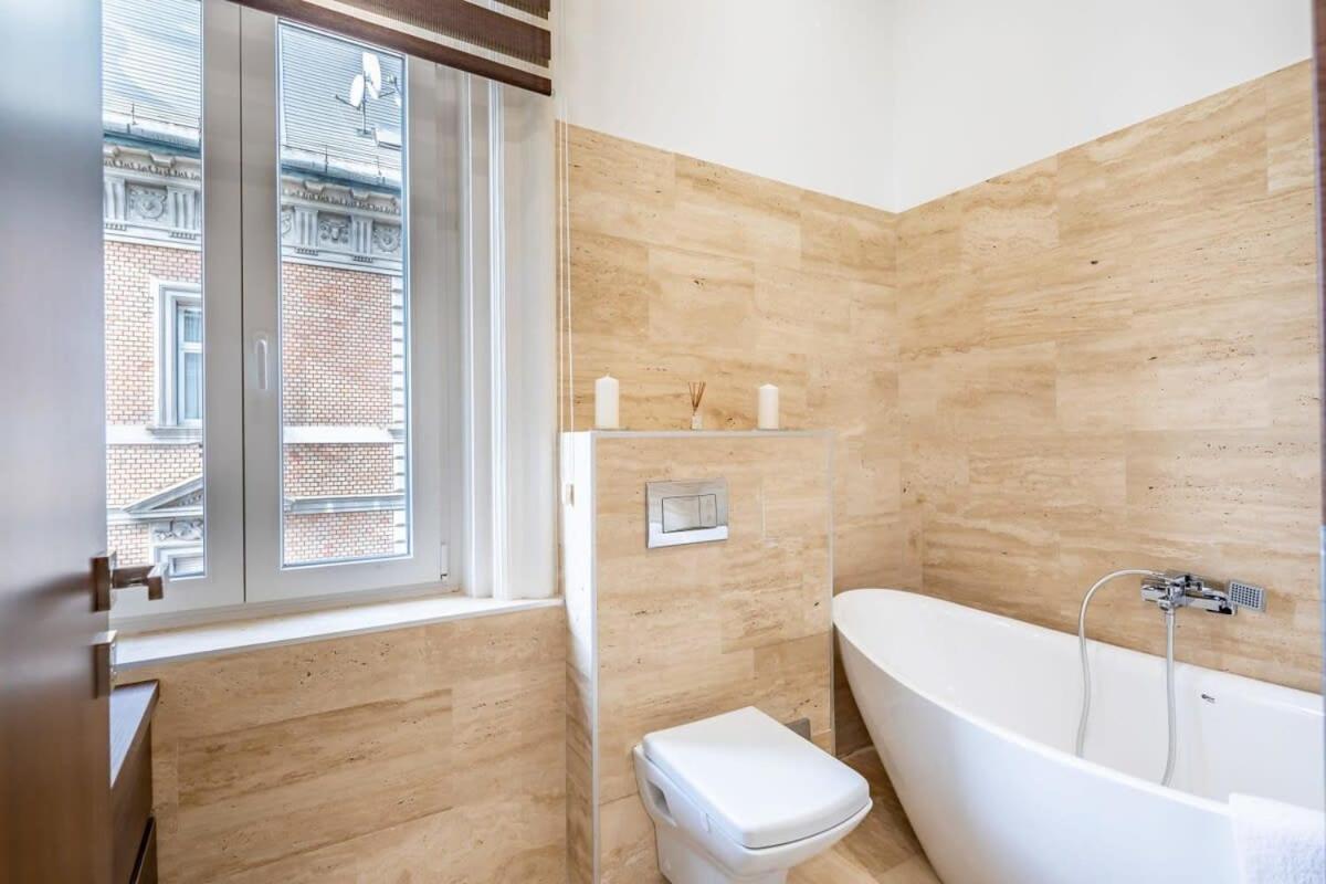 Splendid Perfectly Located Flat With Sauna Apartamento Budapest