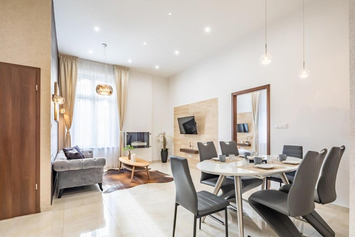Splendid Perfectly Located Flat With Sauna Apartmán Budapešť