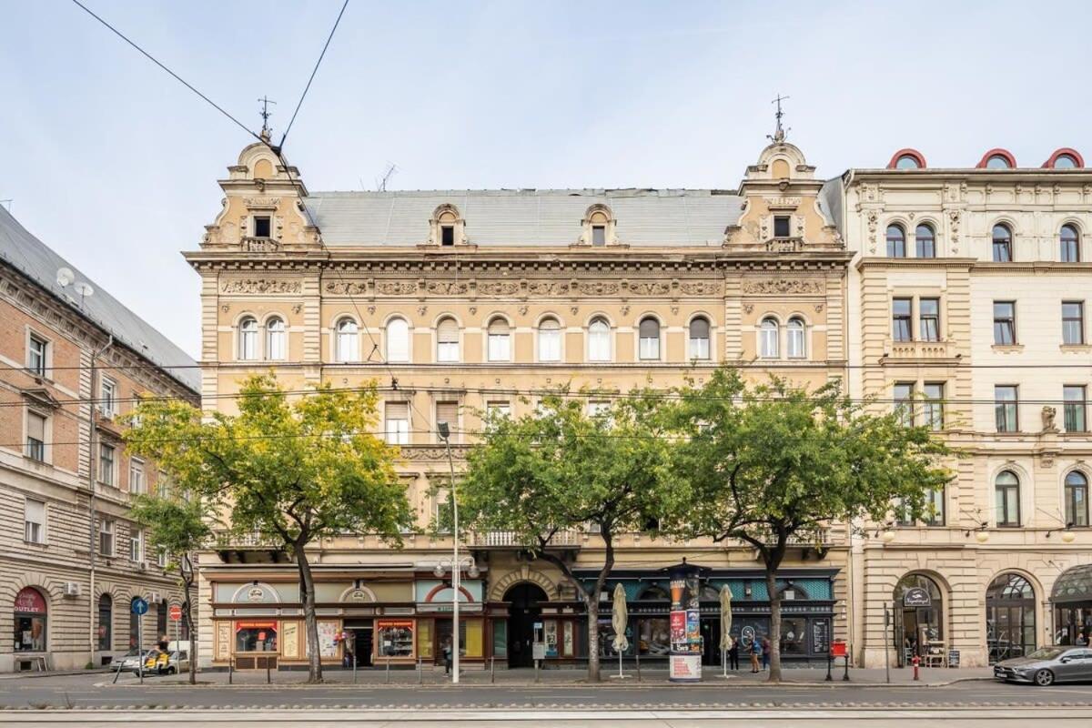 Splendid Perfectly Located Flat With Sauna Budapešť